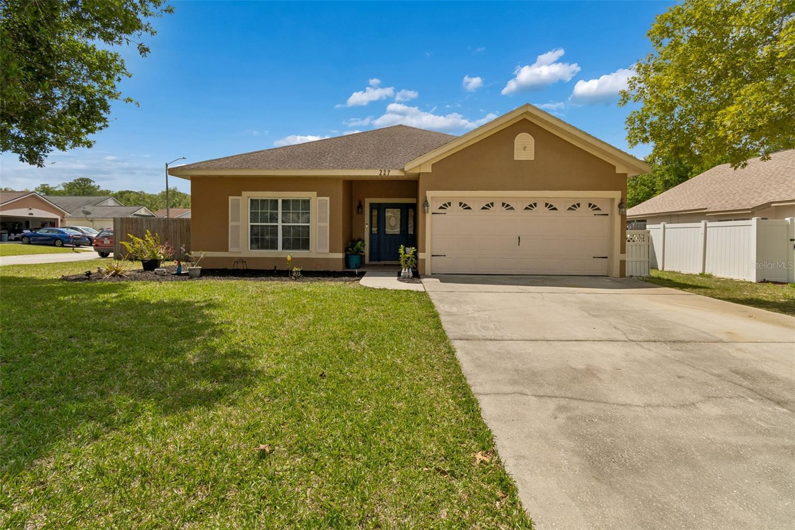 227 Oak Chase Place — photo