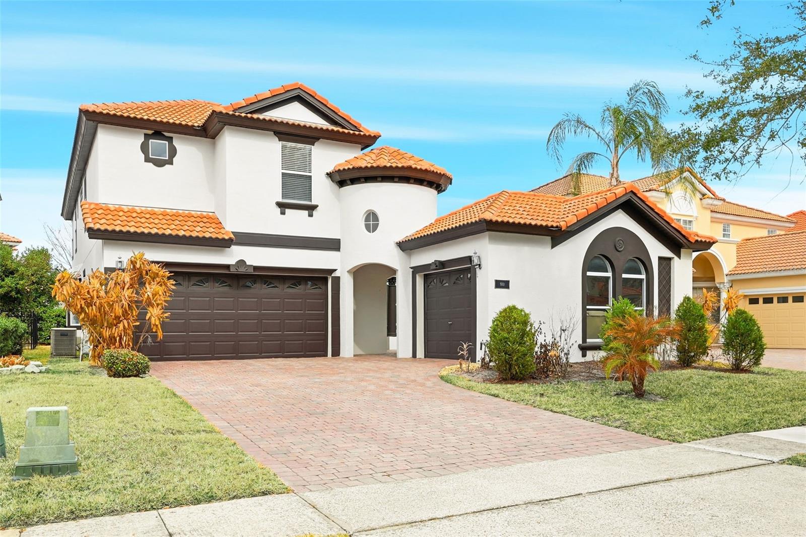 910 Lascala Drive — photo