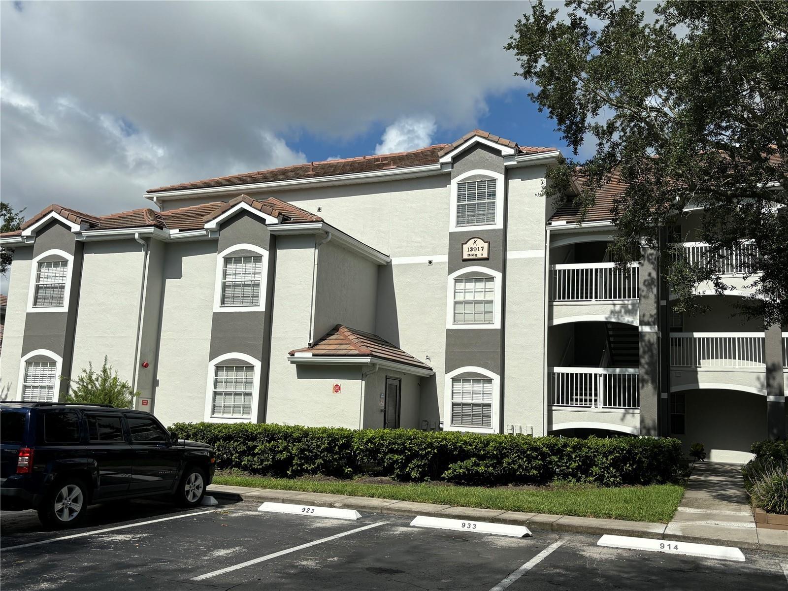 13917 Fairway Island Drive 917 — photo
