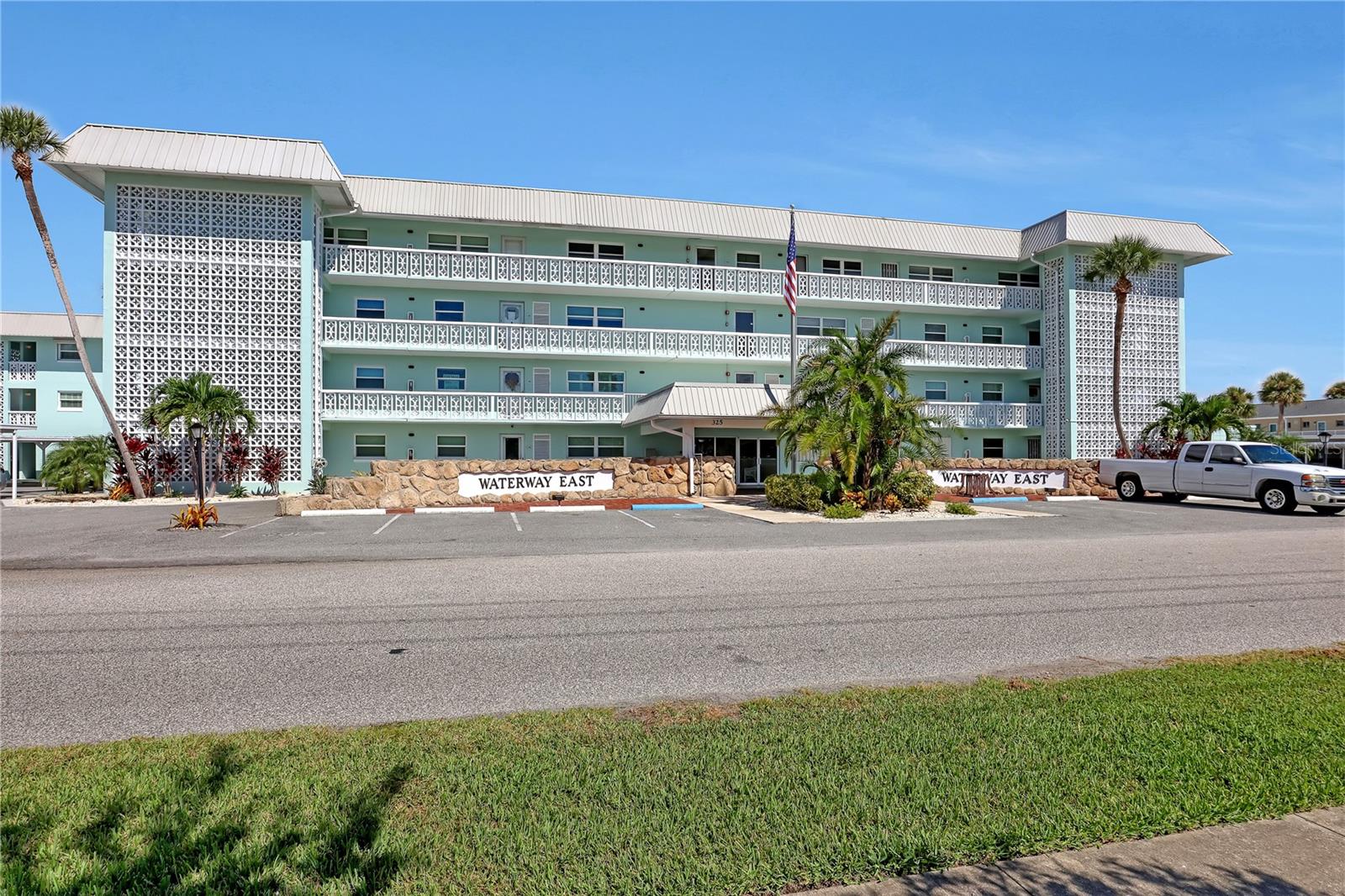 325 N Causeway D104 — photo
