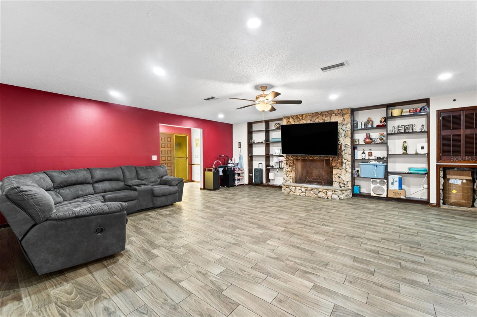 Home in ORLANDO, FL 32808 — photo 3