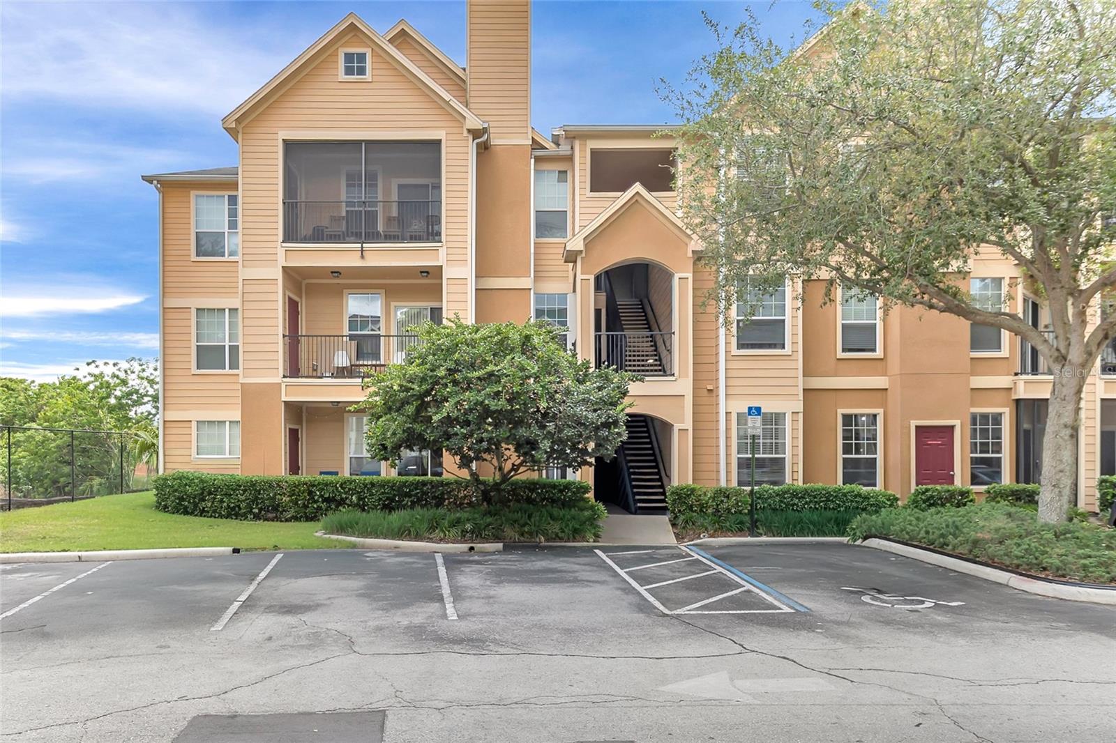 1995 Erving Circle 208 — photo