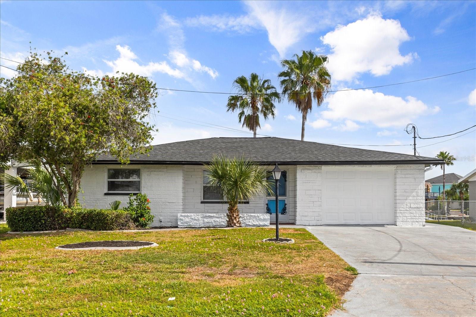 3435 Gulf Coast Drive — photo