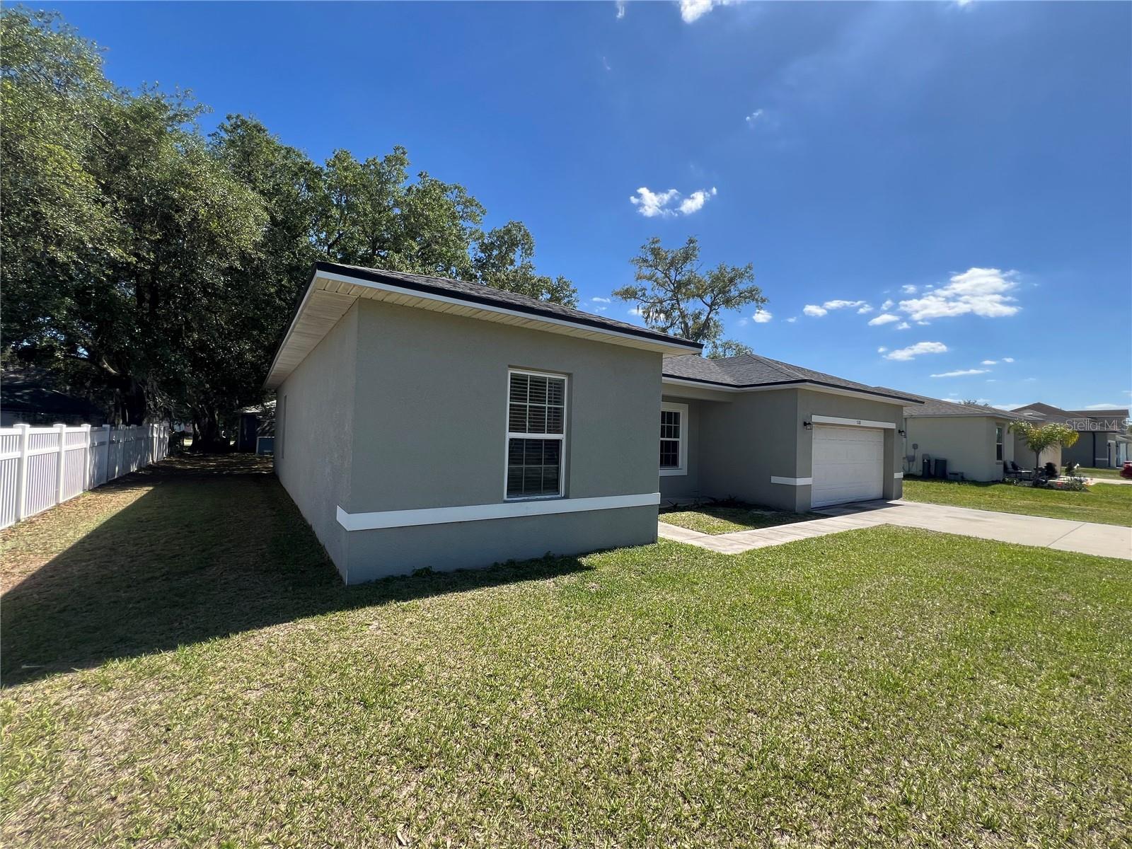 528 Finch Lane — photo