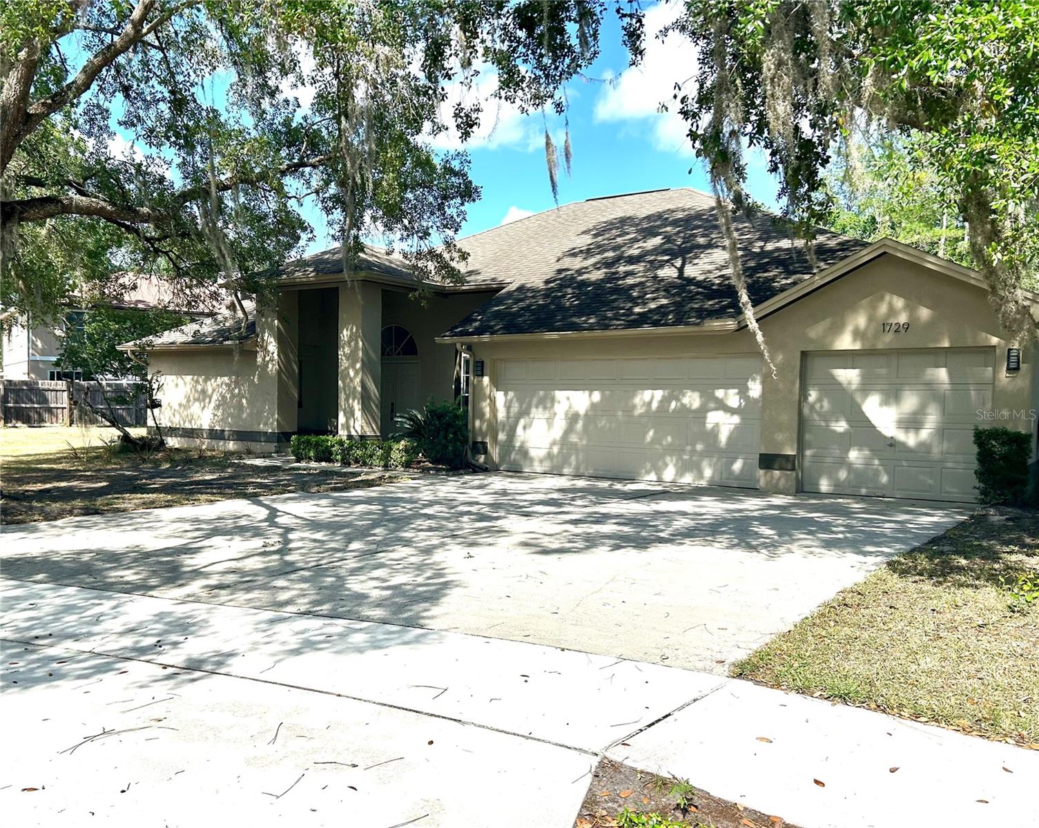 1729 Buckhorn Place — photo