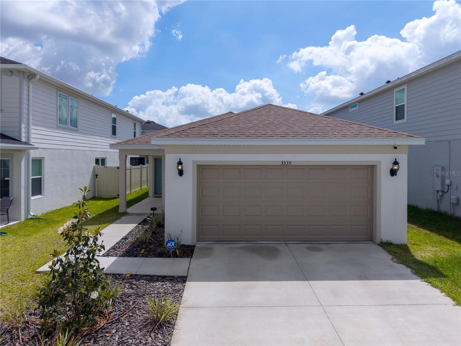 3535 Weaver Way — photo