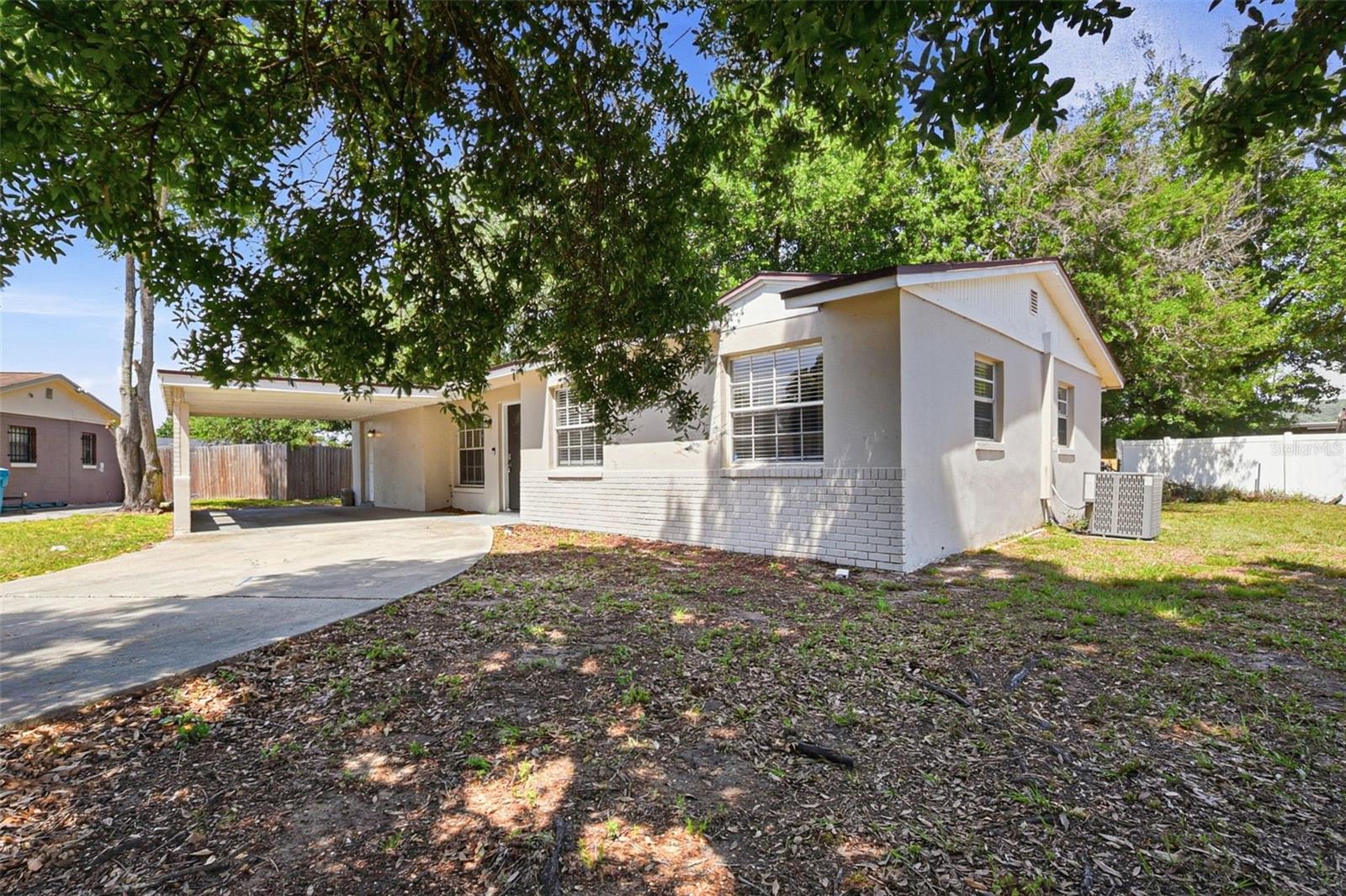 1729 Flores Court — photo