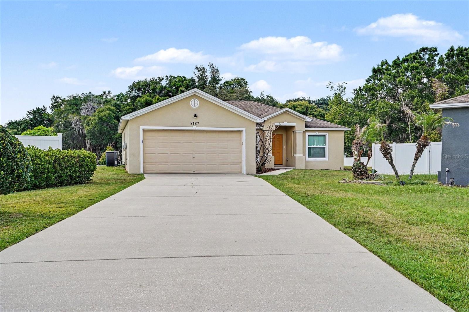 8187 Woodvine Circle — photo