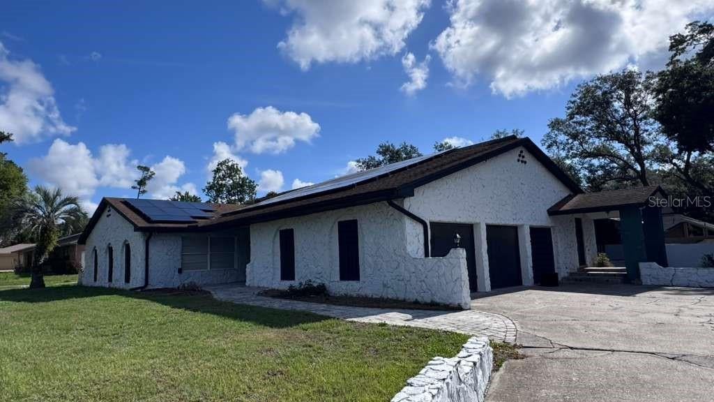 4627 Woodlot Court — photo