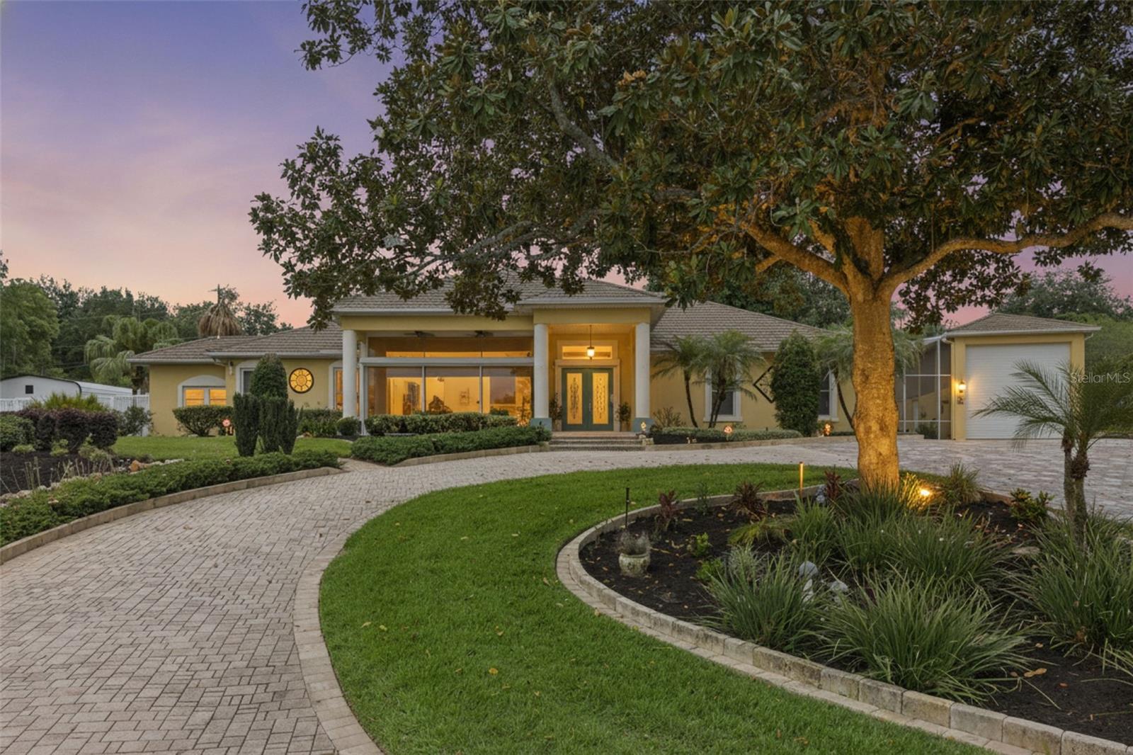 12128 Lakeshore Drive — photo