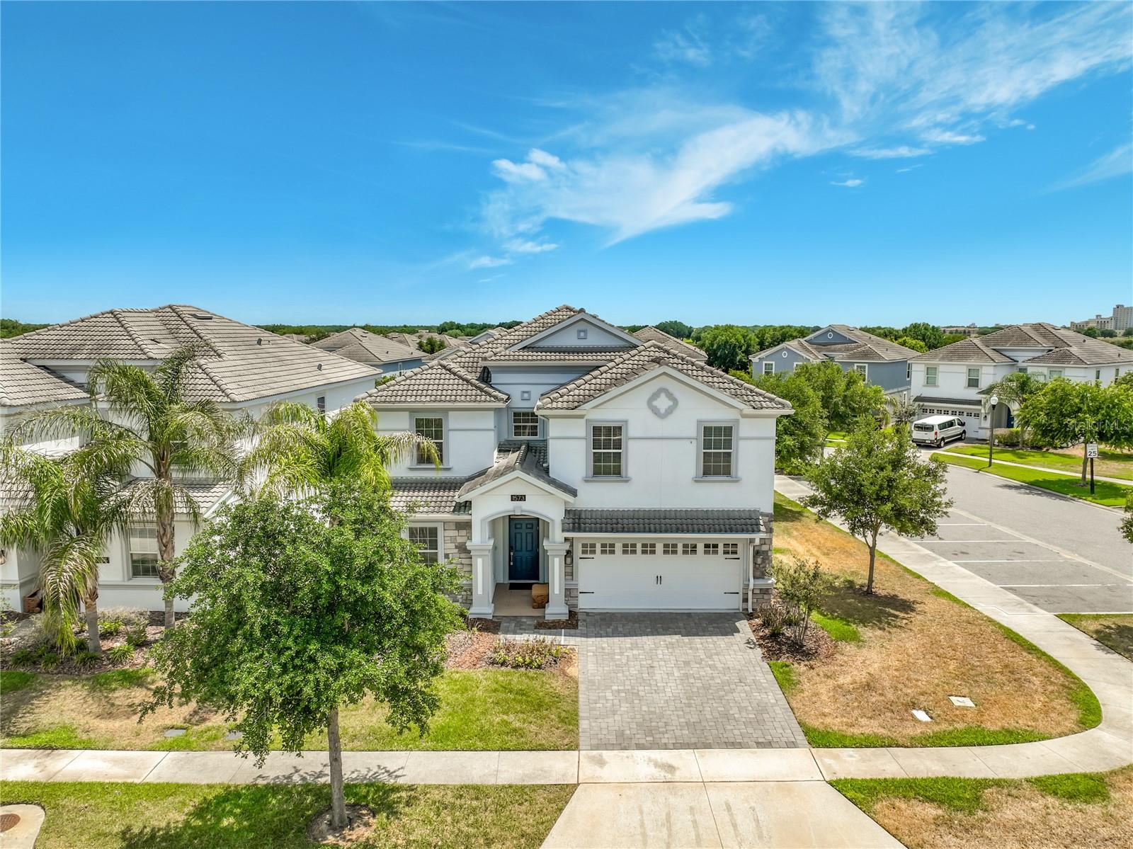 1573 Maidstone Court — photo