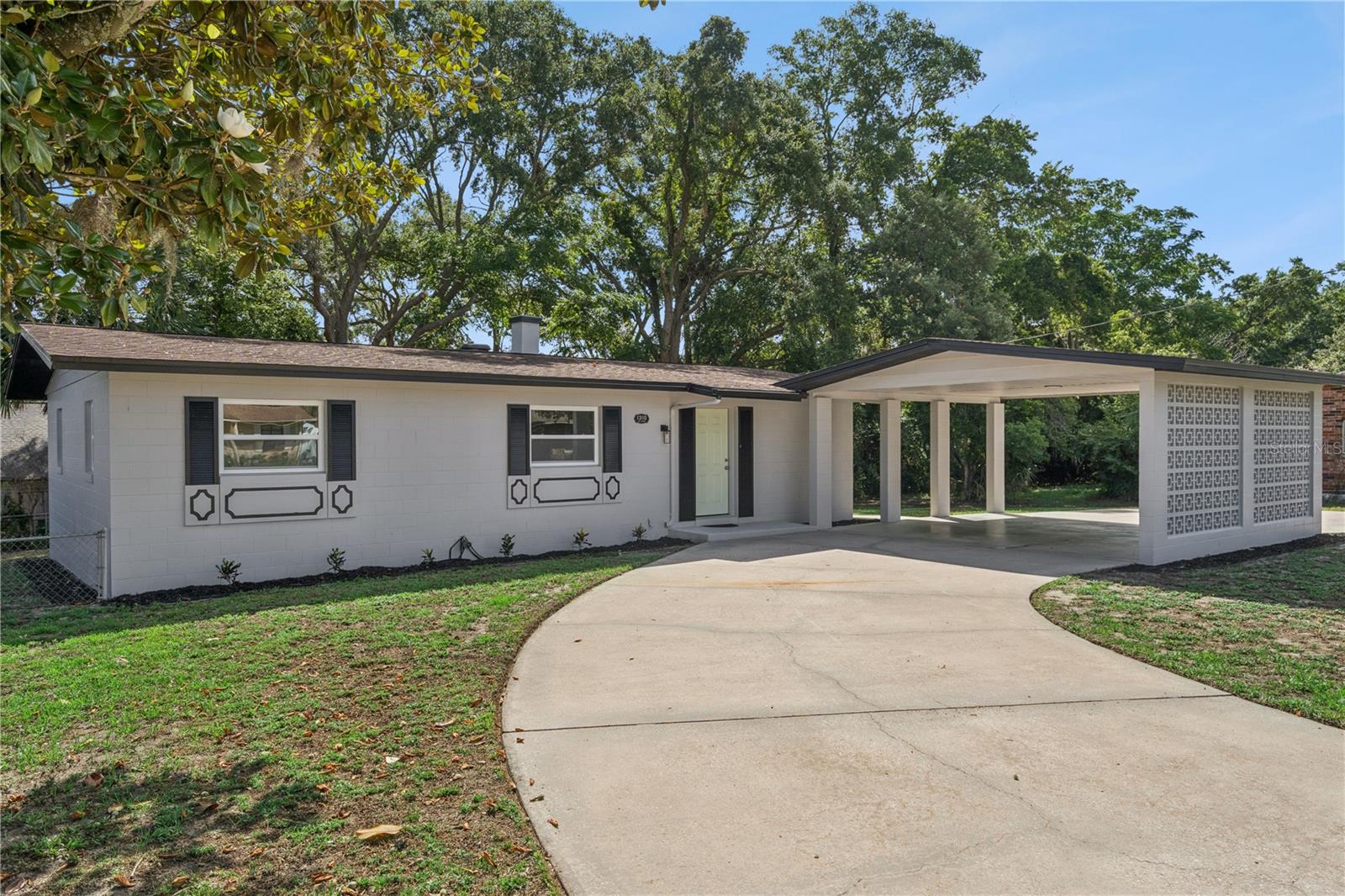 1310 Lee Court — photo
