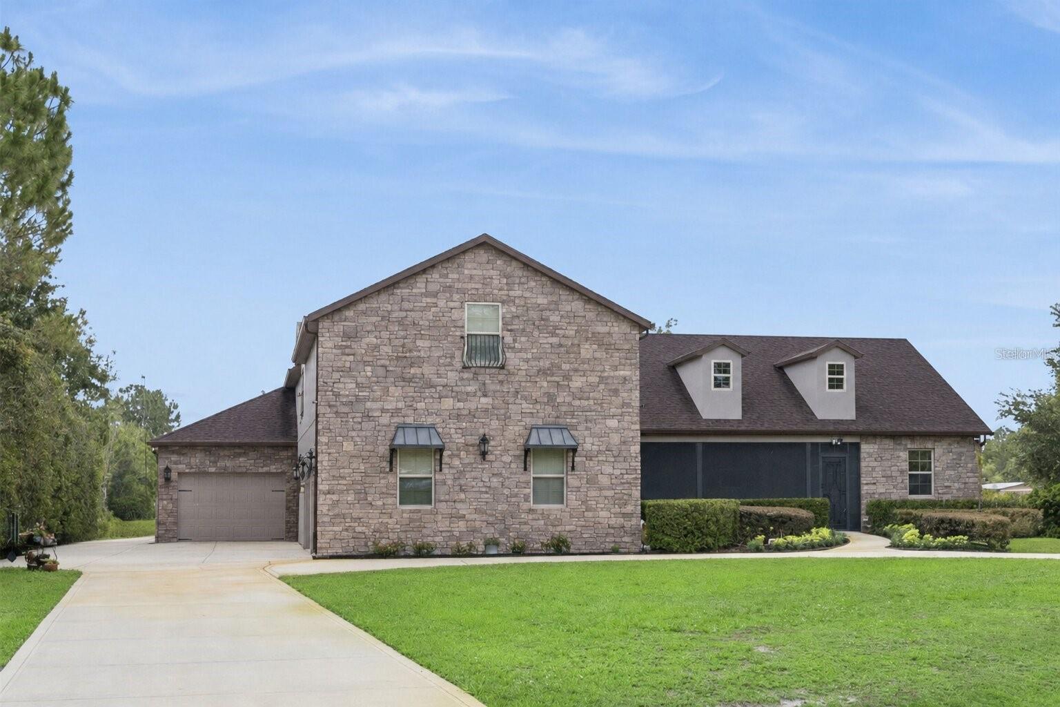 2075 Mustang Court — photo