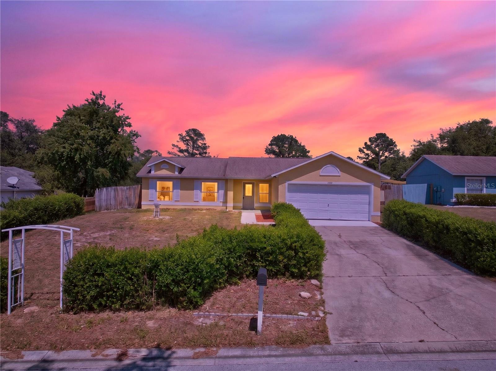 10810 Crescendo Loop — photo