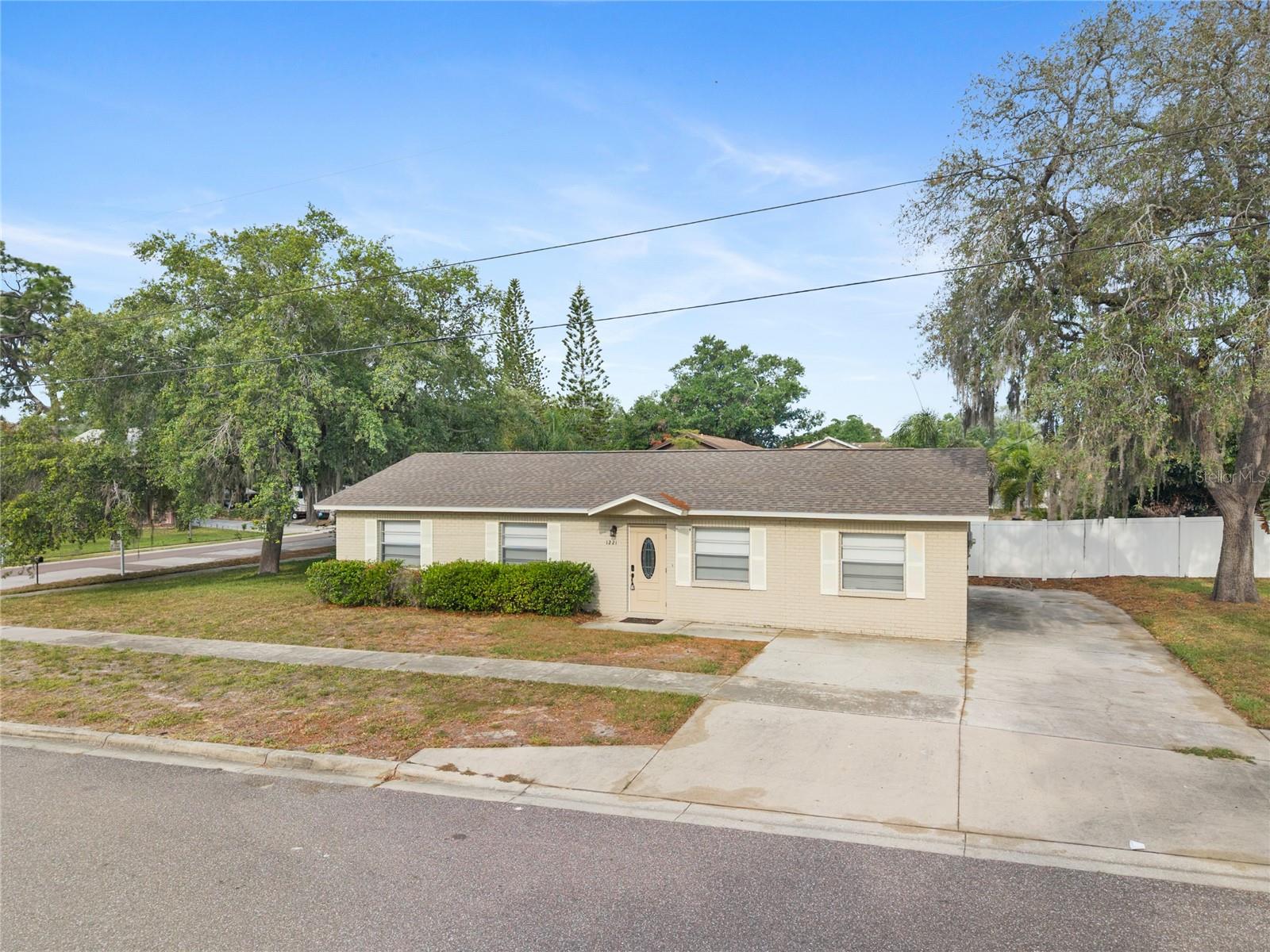 1221 E Court Street — photo