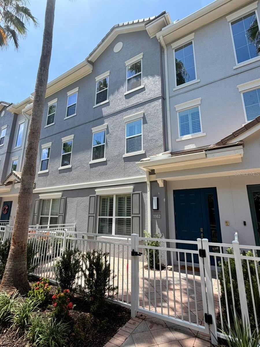 1162 Bolton Place — photo