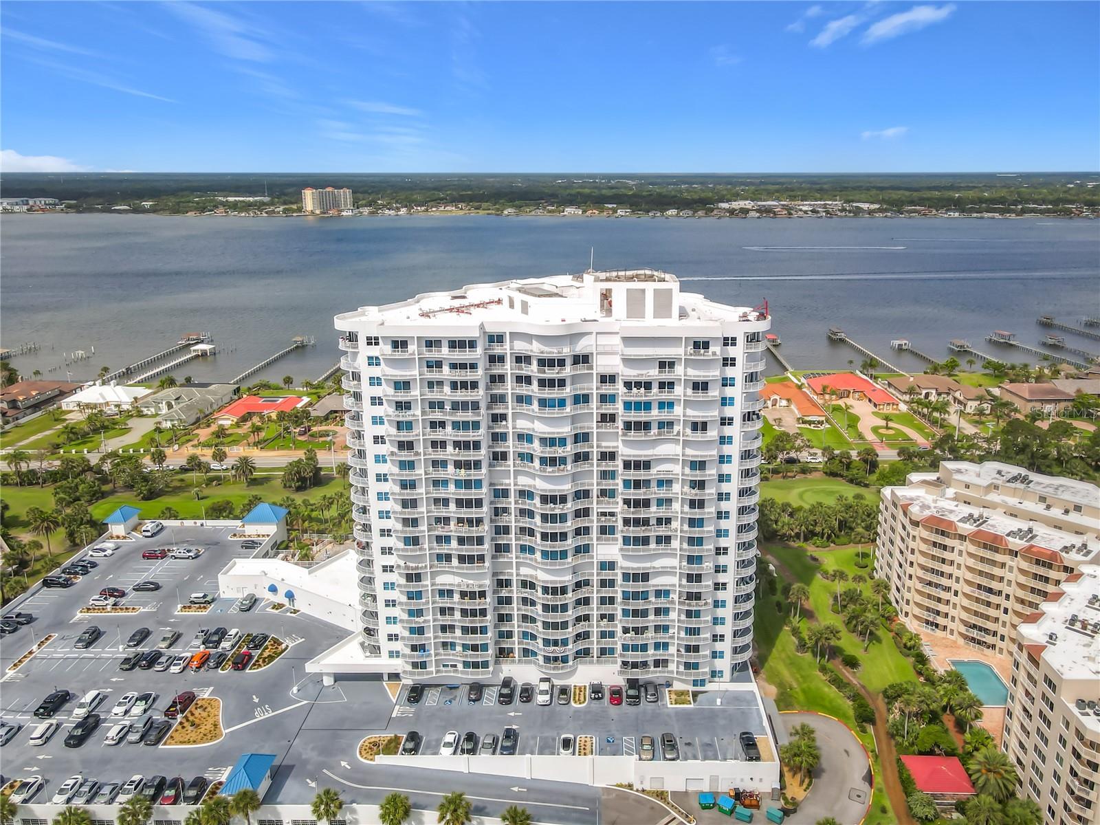 2 Oceans West Blvd 300 — photo