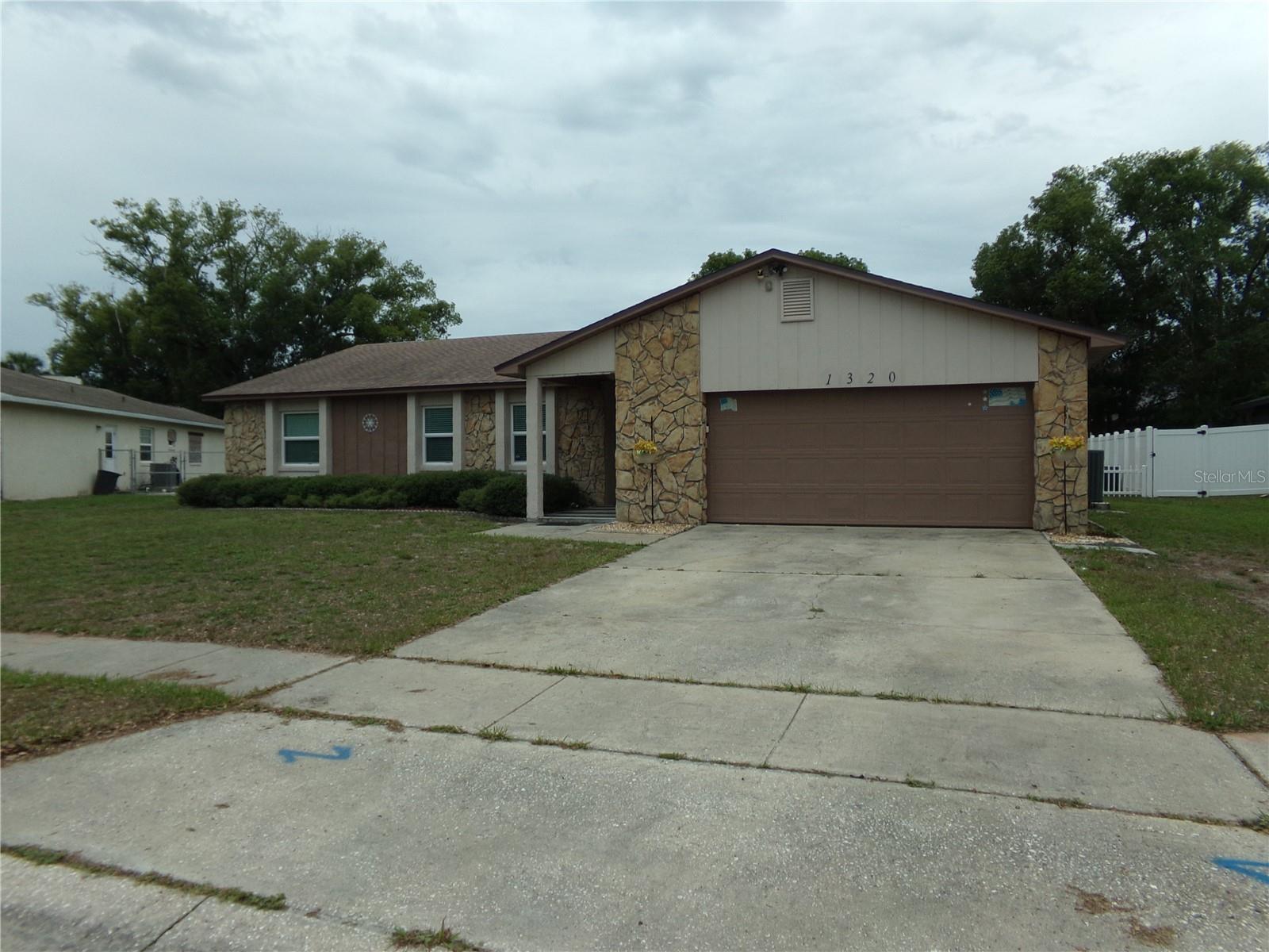 1320 Gladiolas Dr — photo