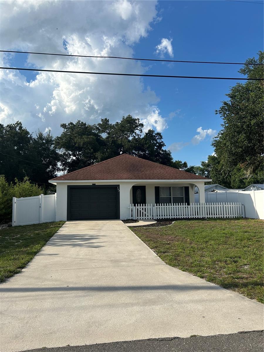 702 Lemon Ave — photo