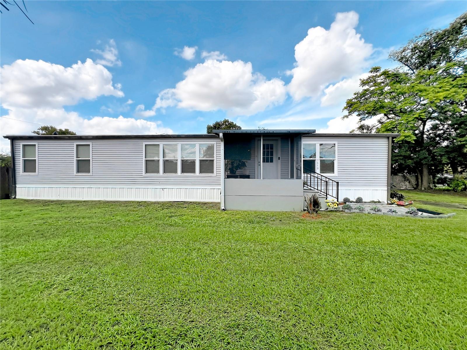 7519 Charlin Parkway — photo