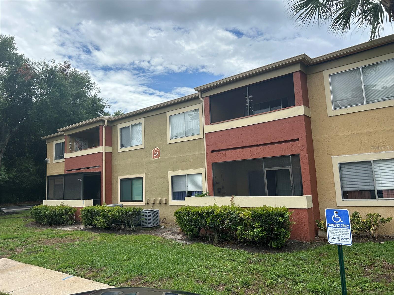 636 Kenwick Circle 105 — photo