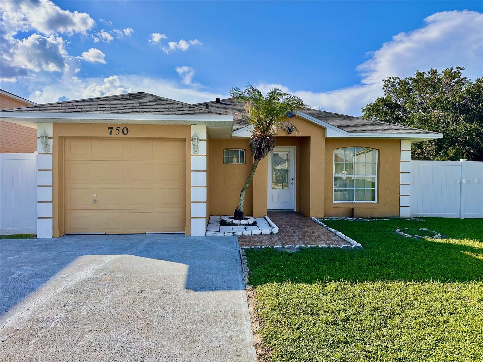 750 Pelican Court — photo