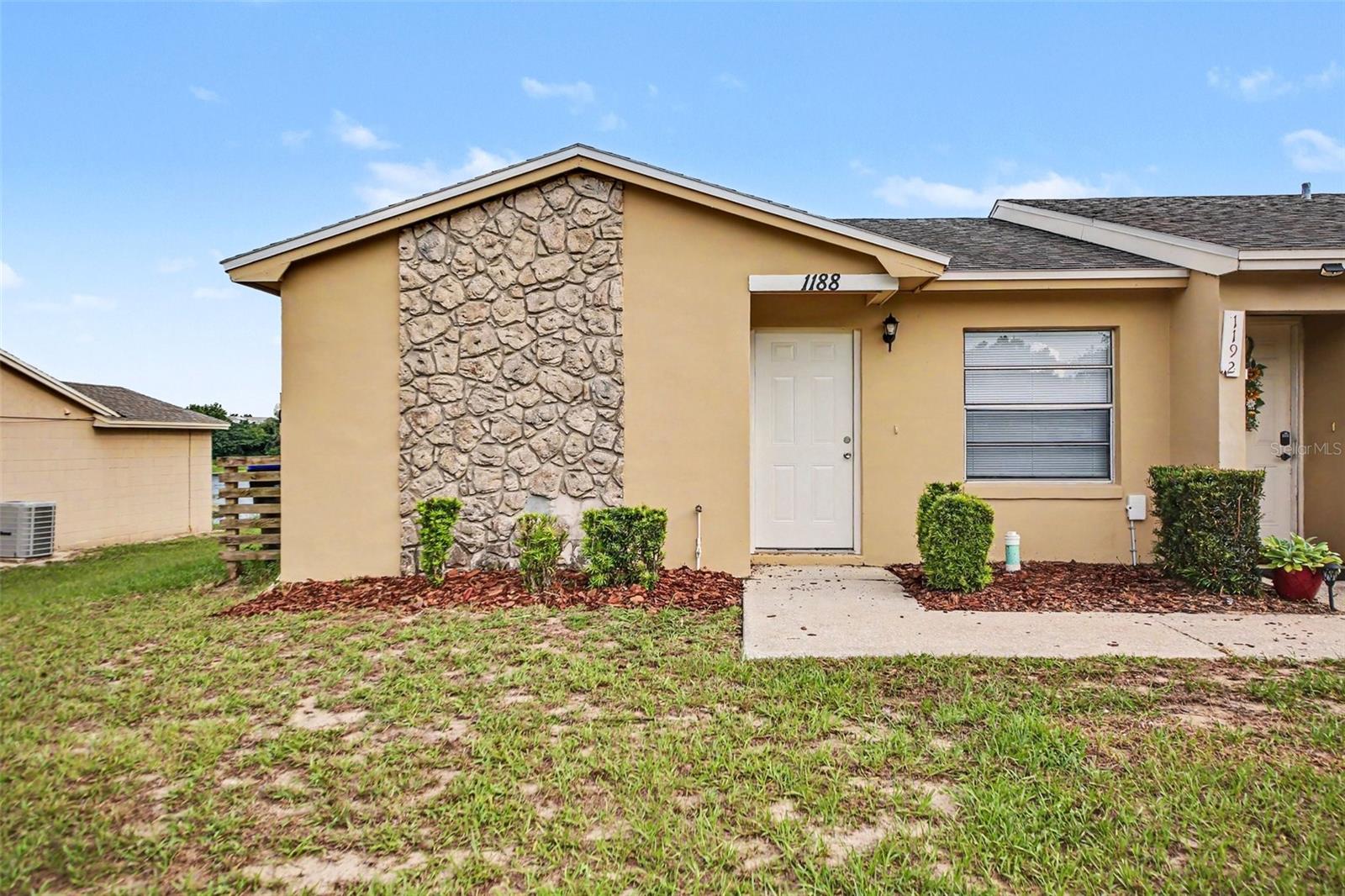 1188 Woodman Way — photo