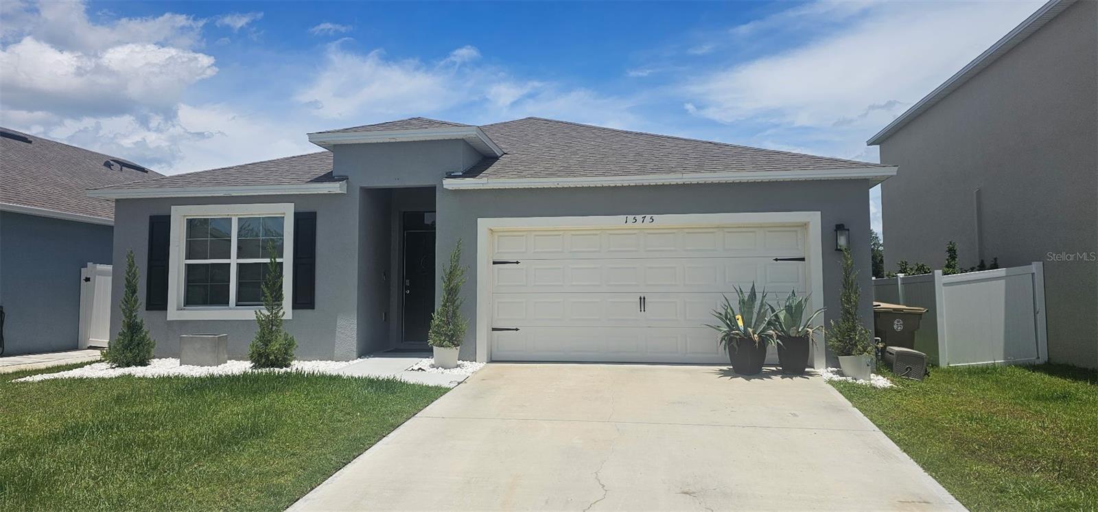 1575 Barberry Drive — photo