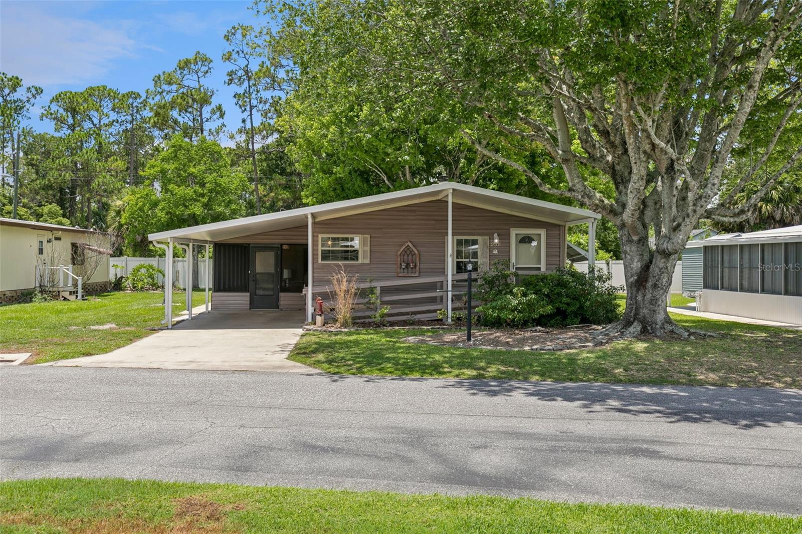 938 Blue Heron Boulevard — photo