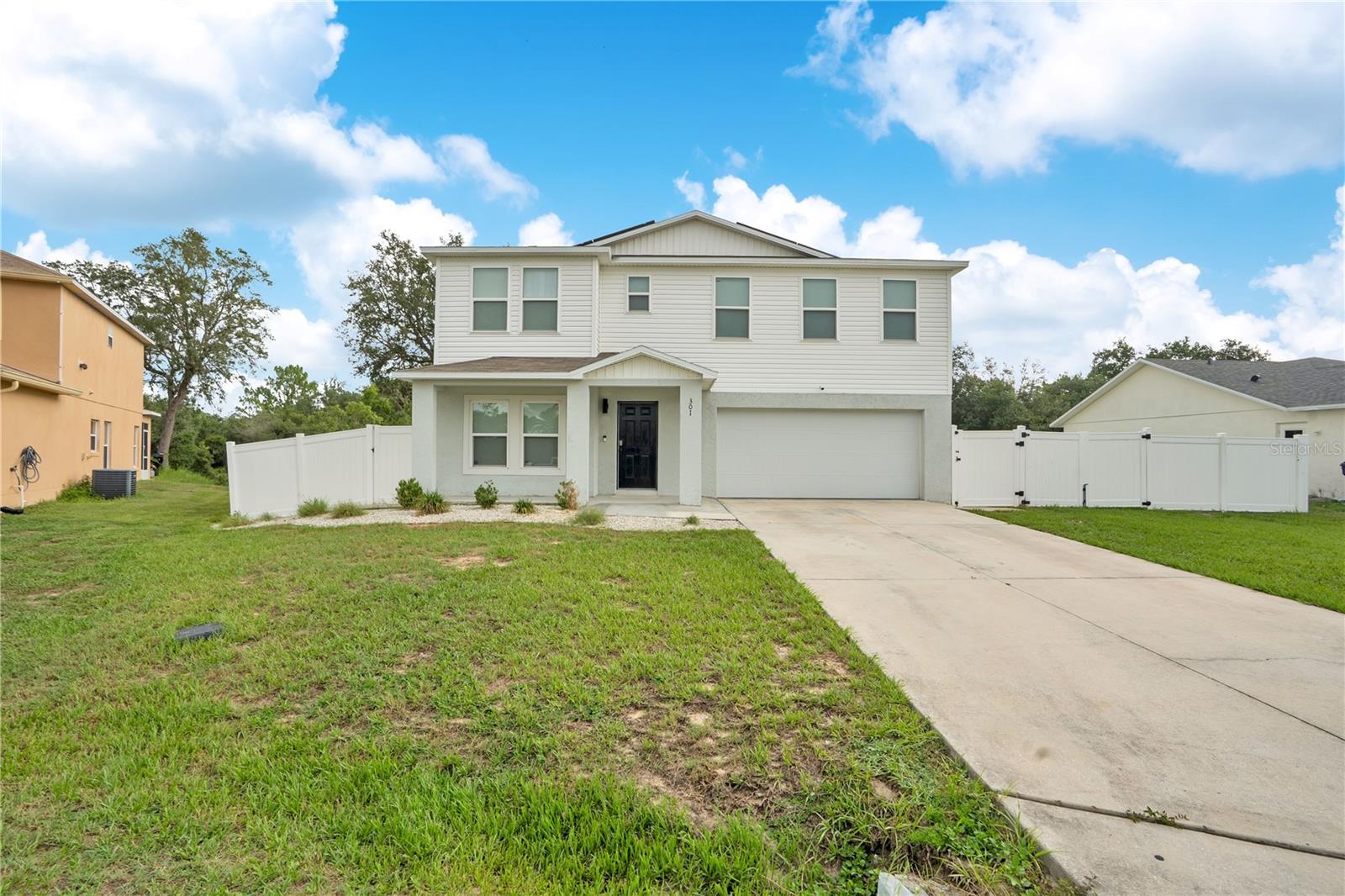 301 Salmon Way — photo