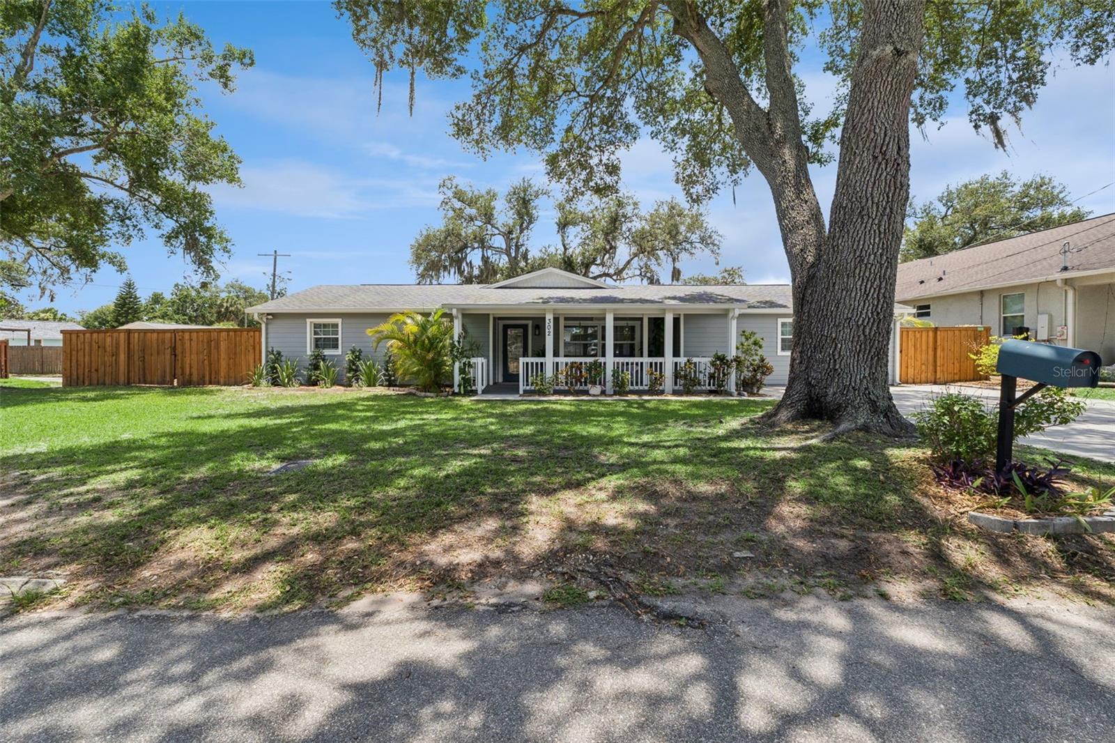 302 W Comanche Avenue — photo