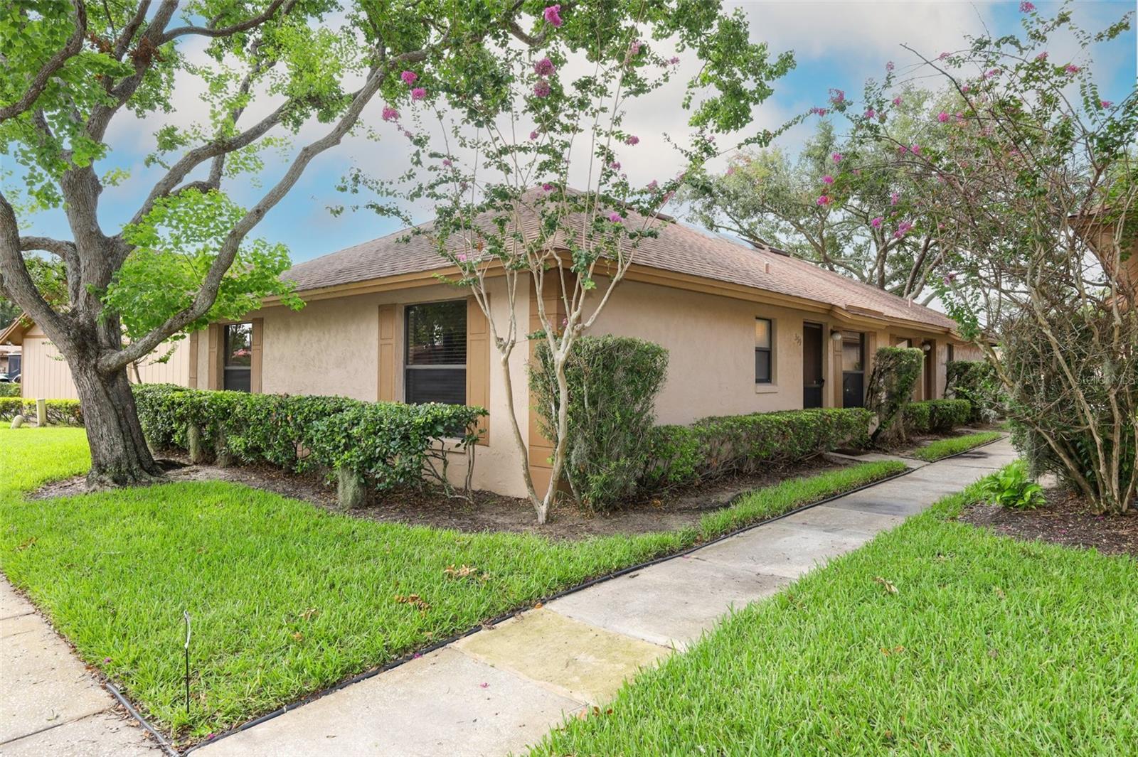359 Douglas Way 54 — photo