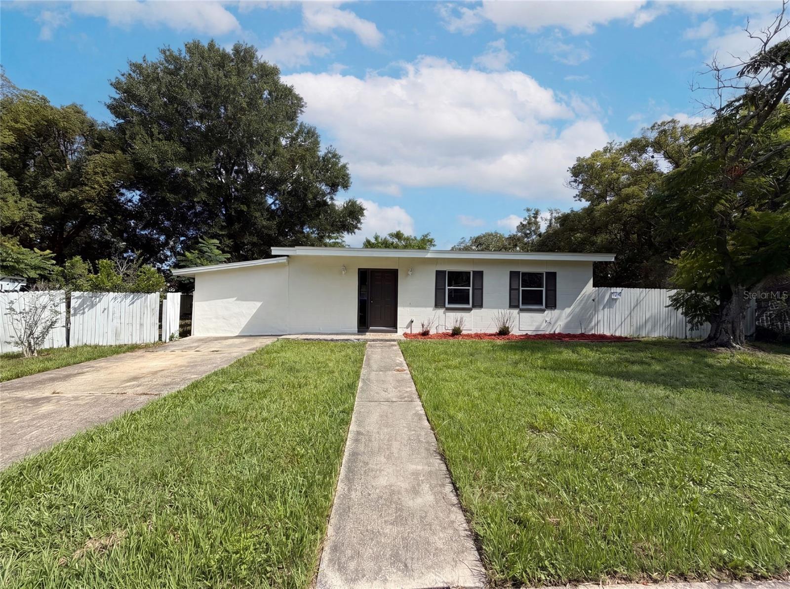 1502 Daroca Drive — photo
