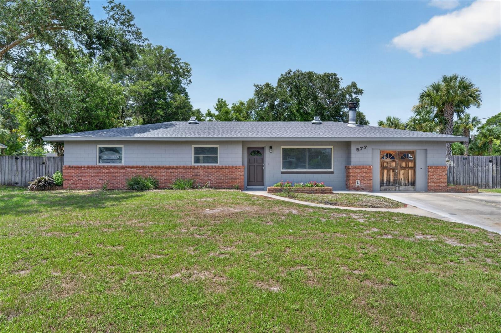 577 Parkdale Court — photo