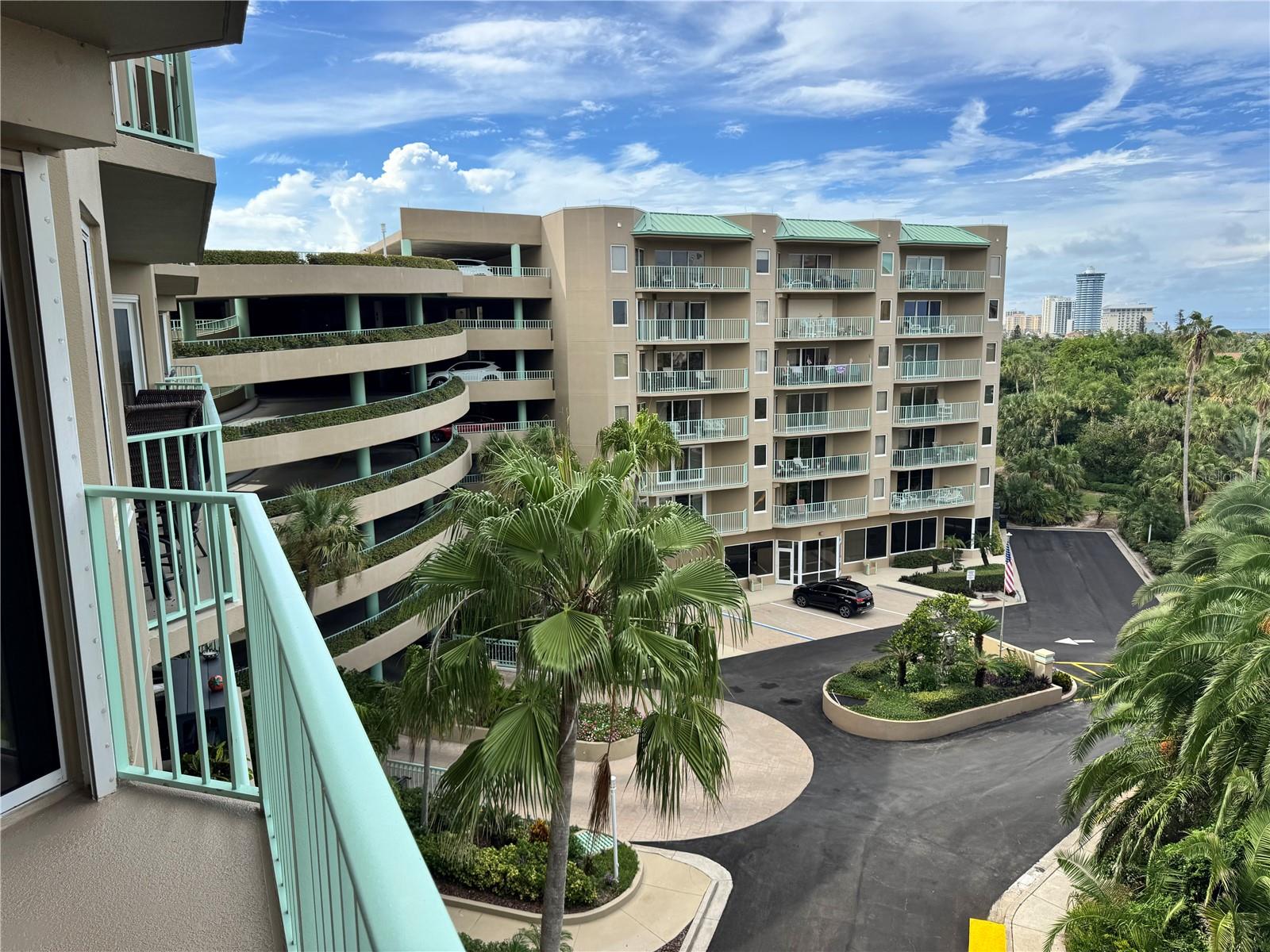 4 Oceans West Blvd 606D — photo
