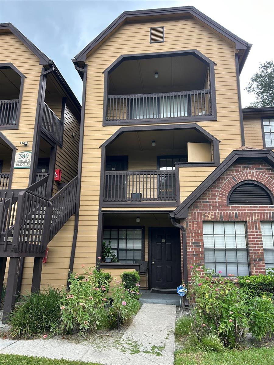 380 Lakepointe Drive 202 — photo