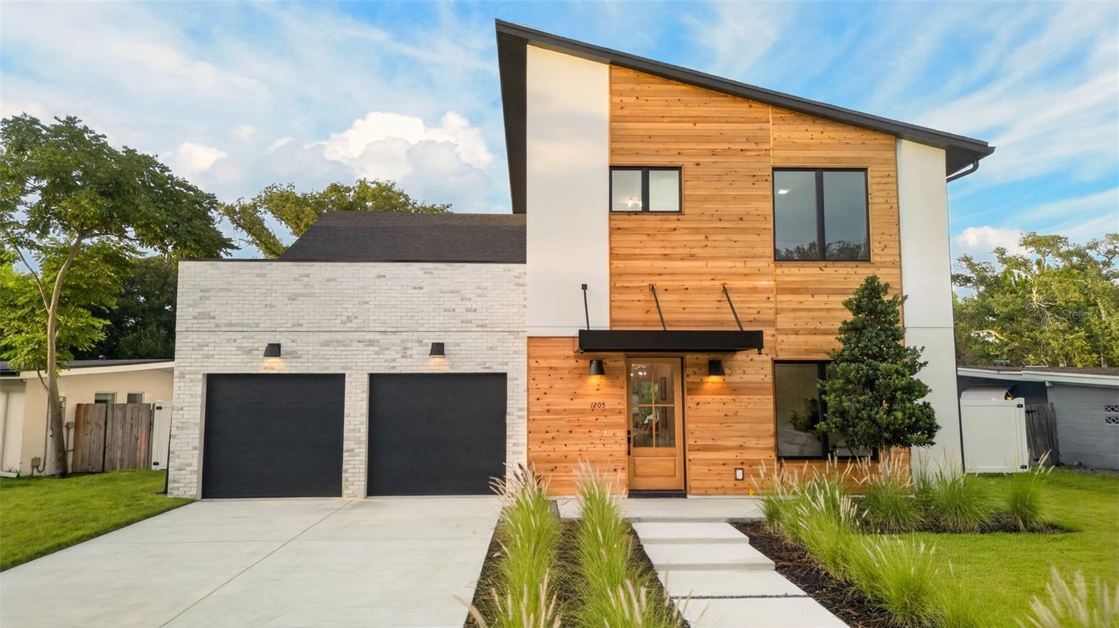 1205 Falcon Drive — photo