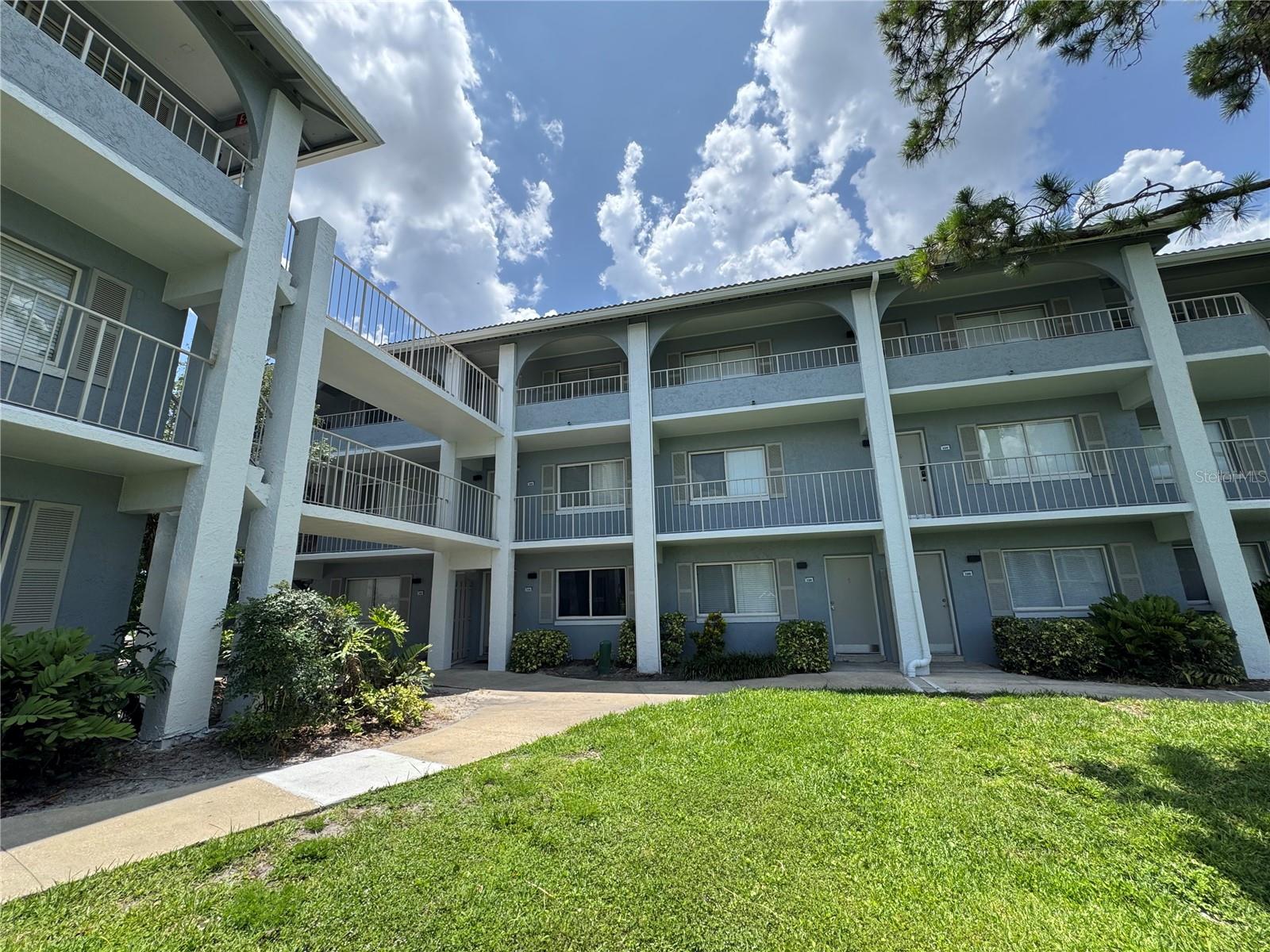 115 Oyster Bay Circle 300 — photo