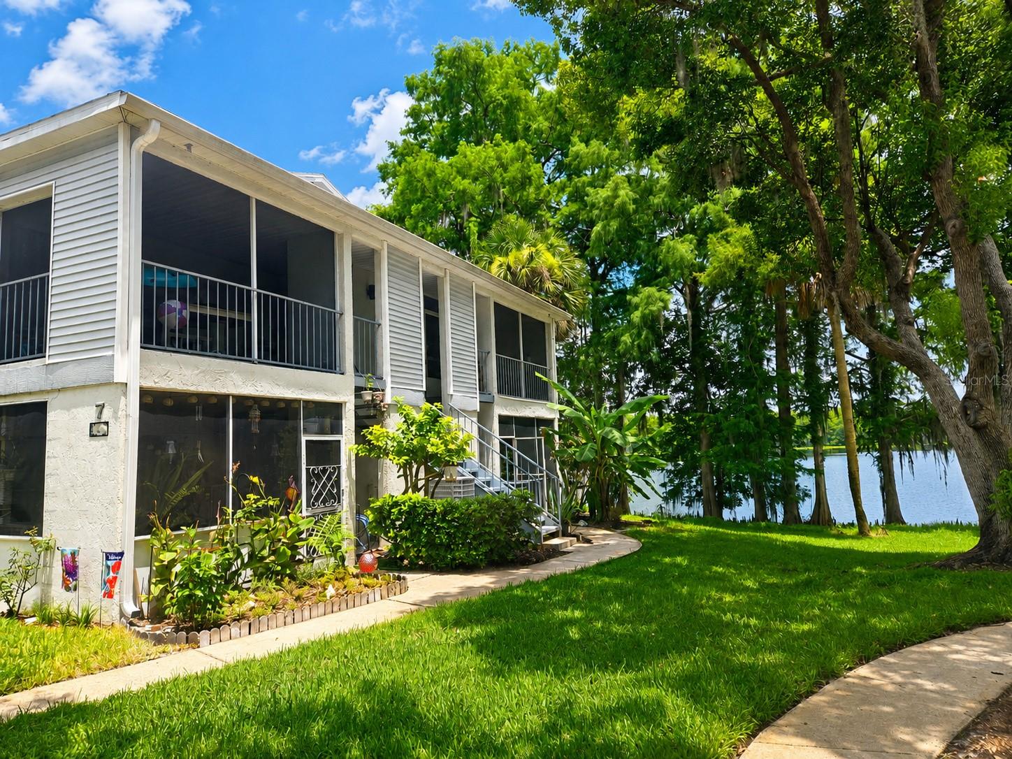 703 Northlake Drive 703 — photo