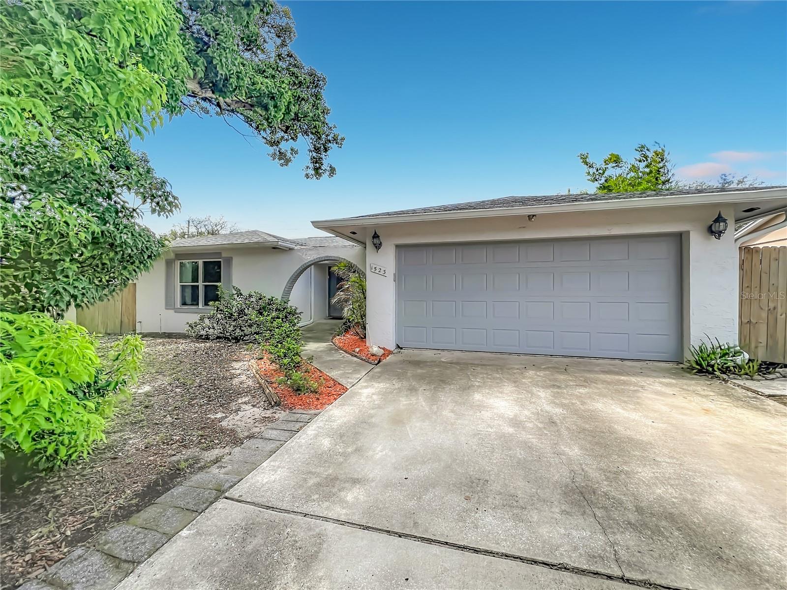 1523 Canterbury Circle — photo