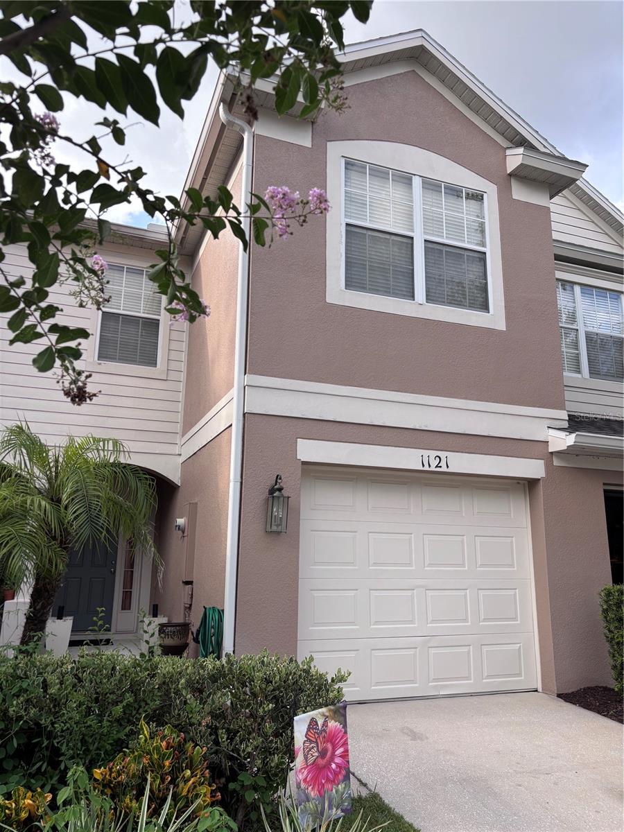 1121 Loyola Court — photo