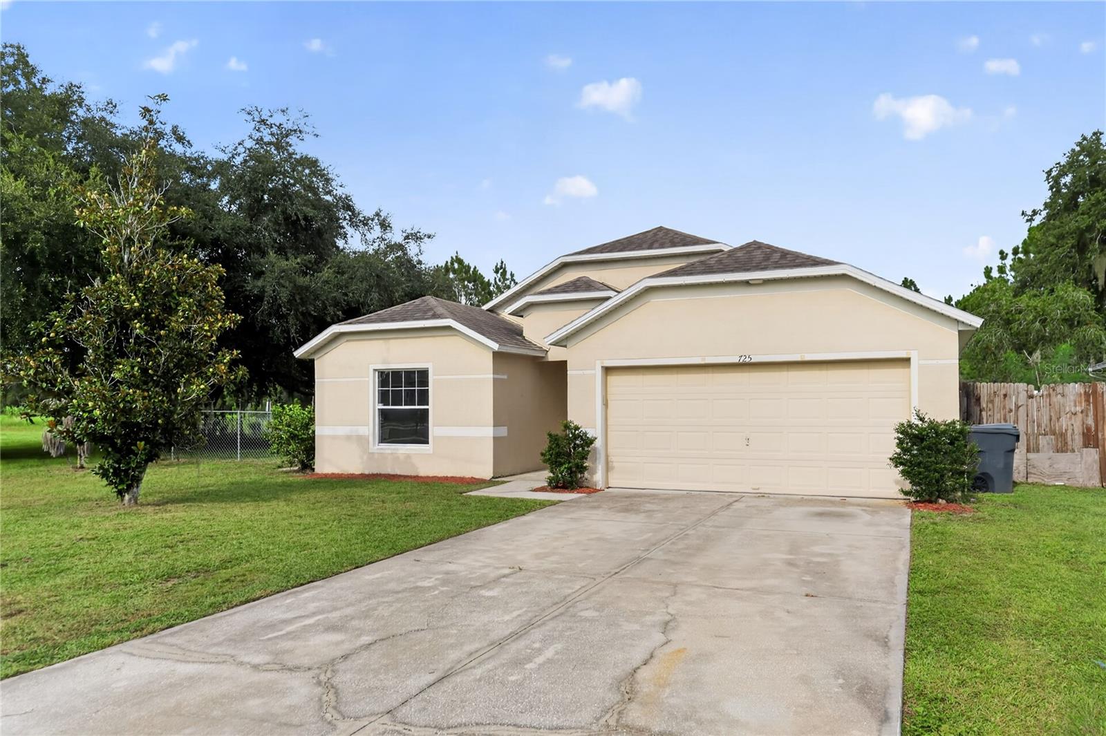 725 Robin Court — photo