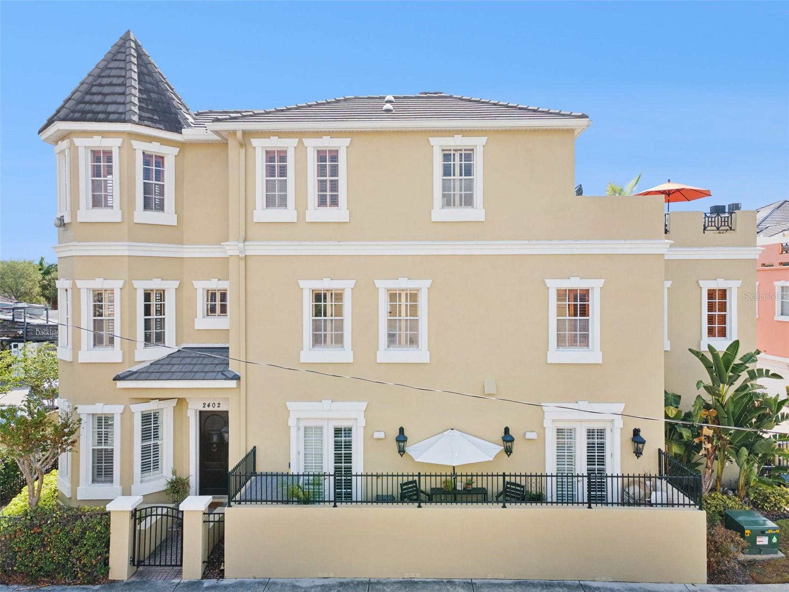 2402 Victoria Gardens Lane — photo