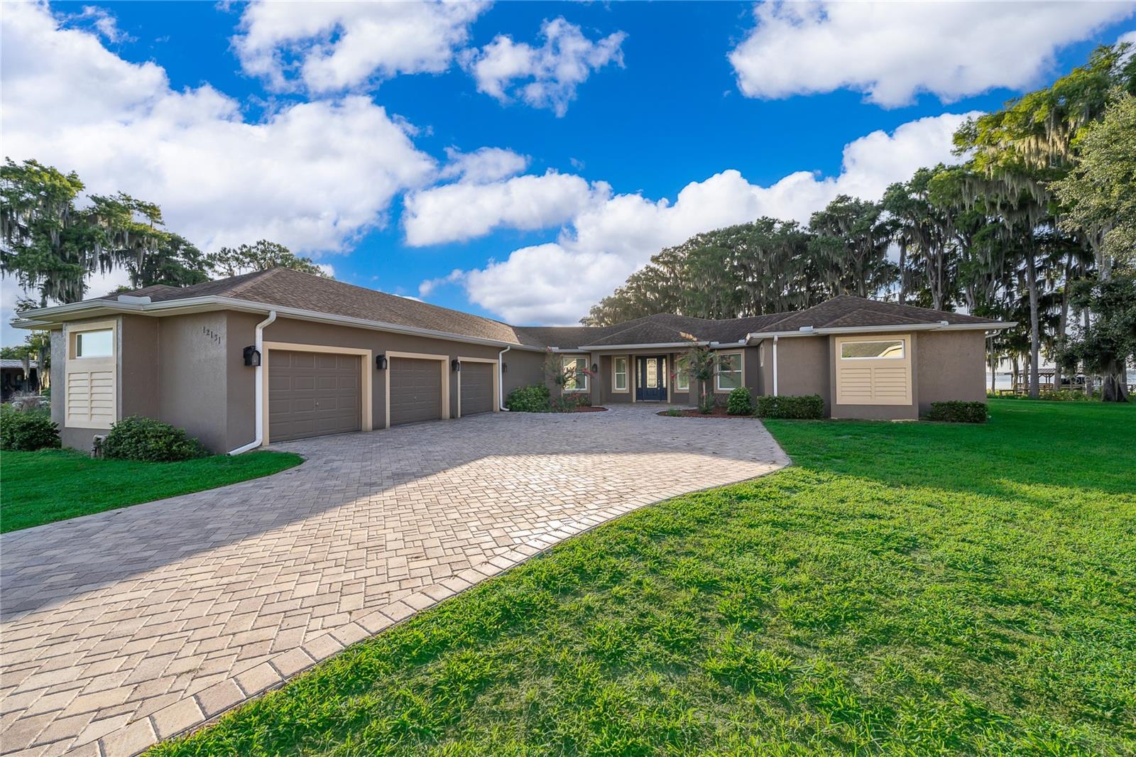 12131 Eagles Point Court — photo