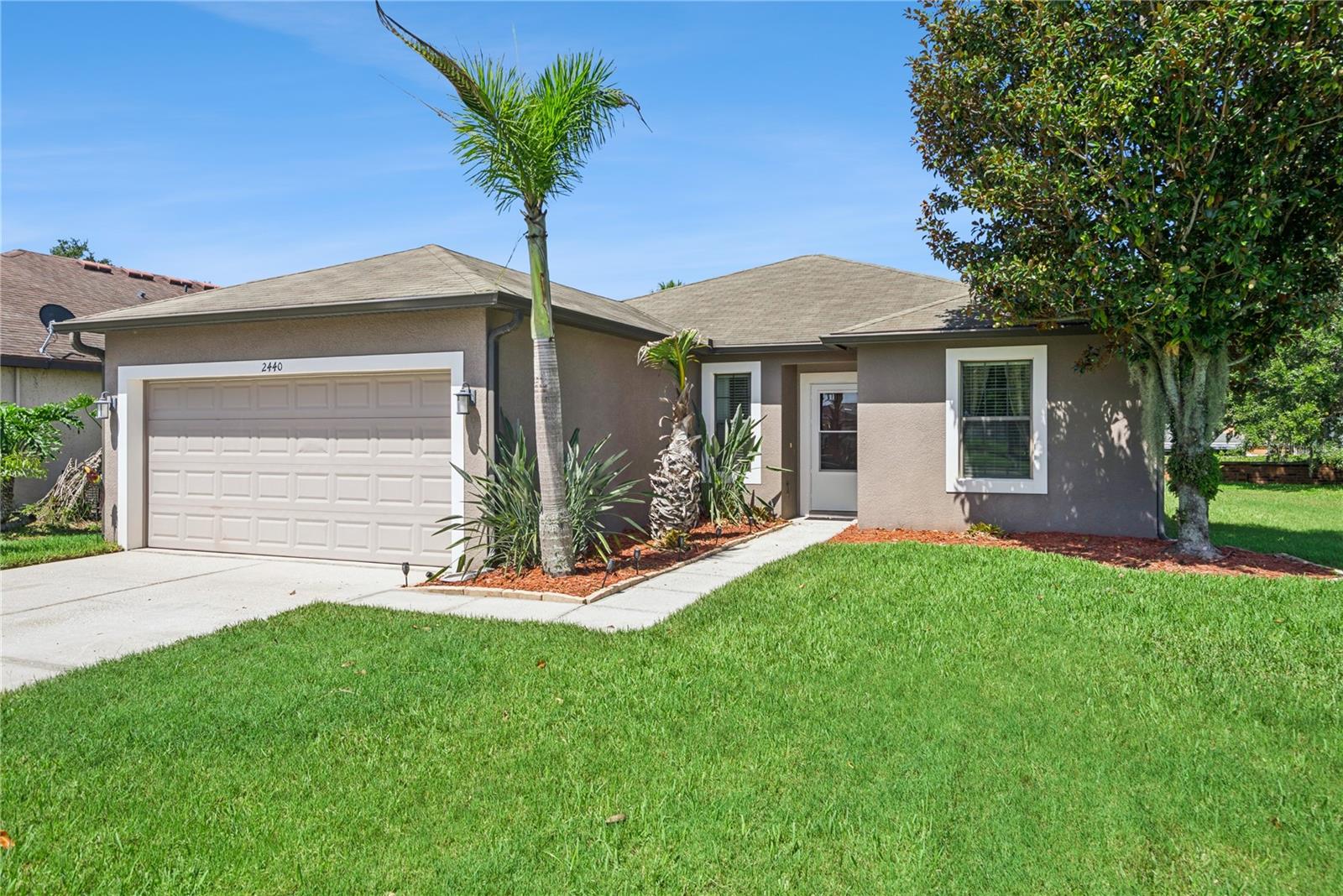 2440 Vineyard Circle — photo