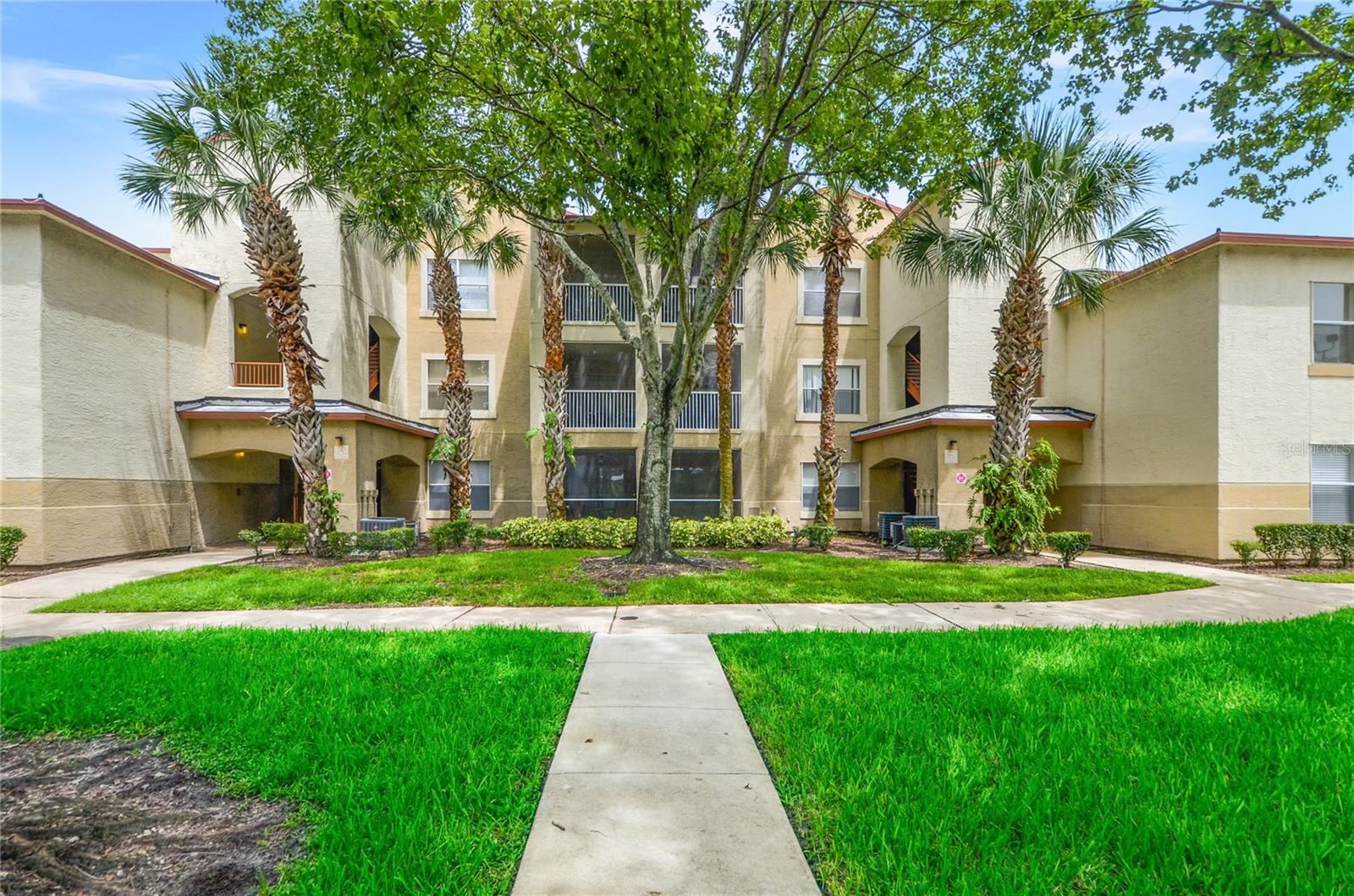 826 Camargo Way 302 — photo