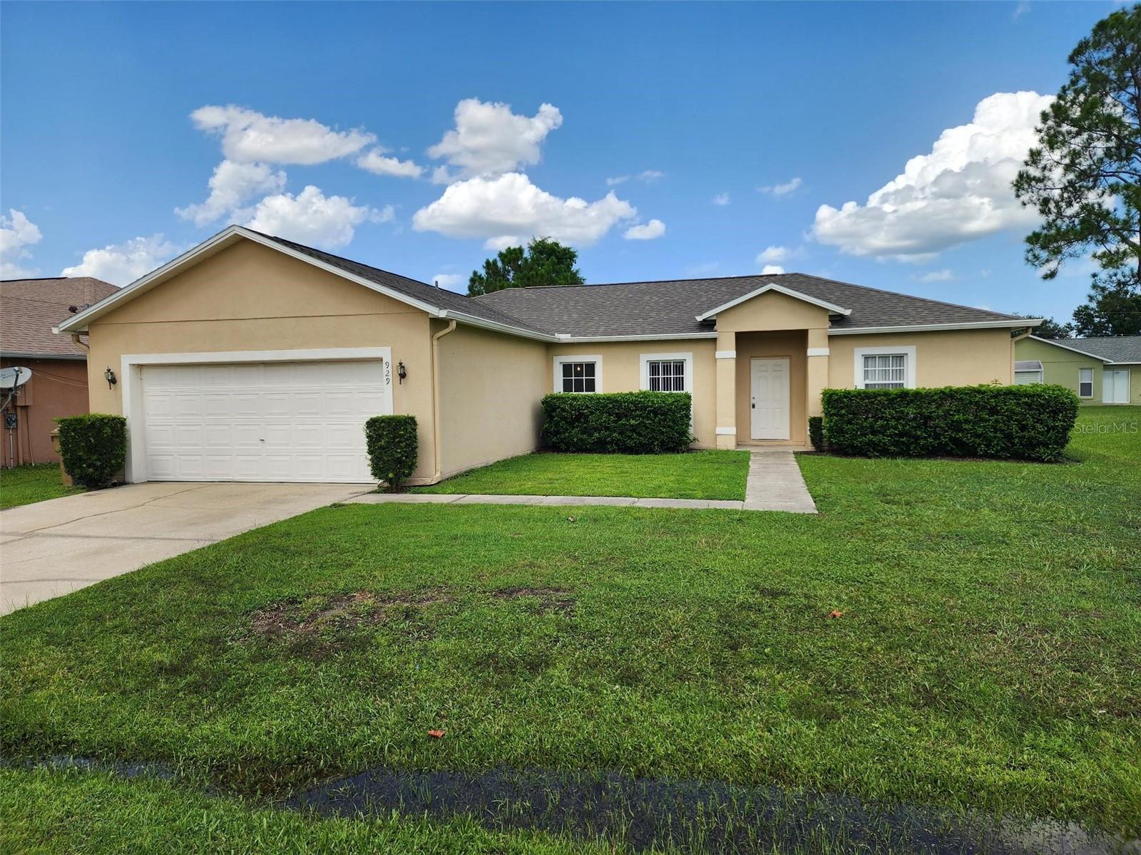929 Gloucester Court — photo