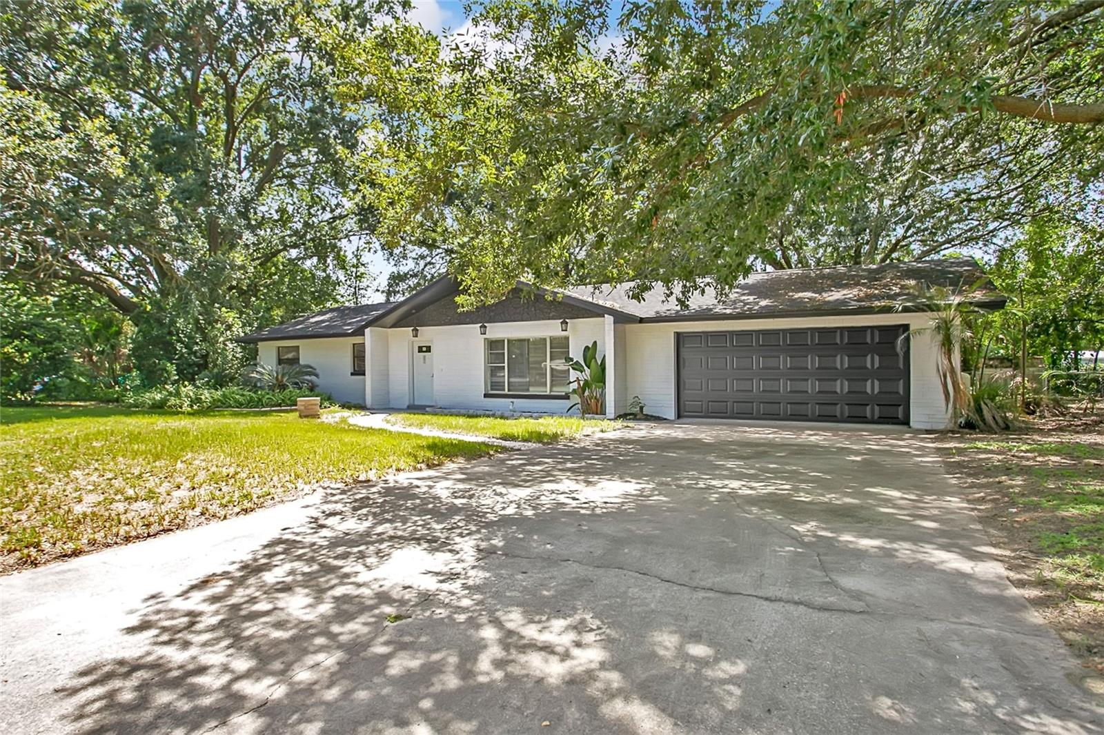 1221 Forest Circle — photo