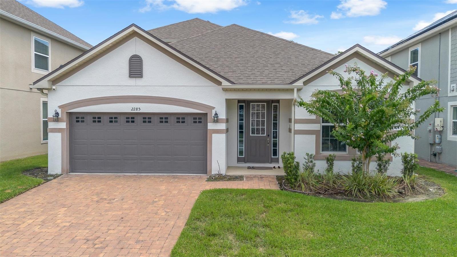 2285 Centerra Loop — photo