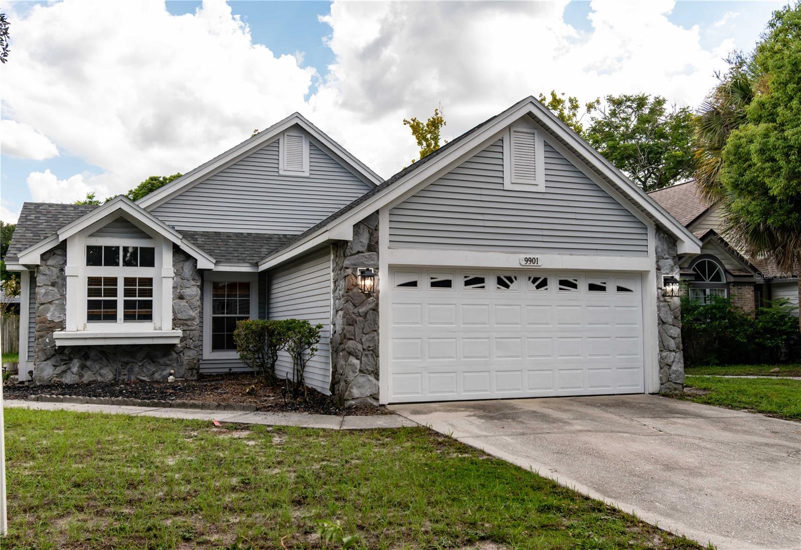 9901 Aloma Bend Lane — photo